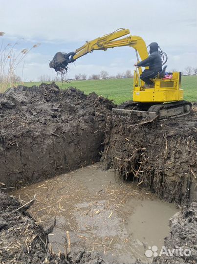 Услуги мини экскаватора. Экскаватор