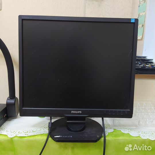 Монитор Philips Brilliance 19S