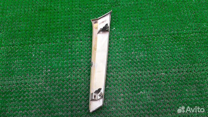 Молдинг решетки радиатора Toyota Land Cruiser