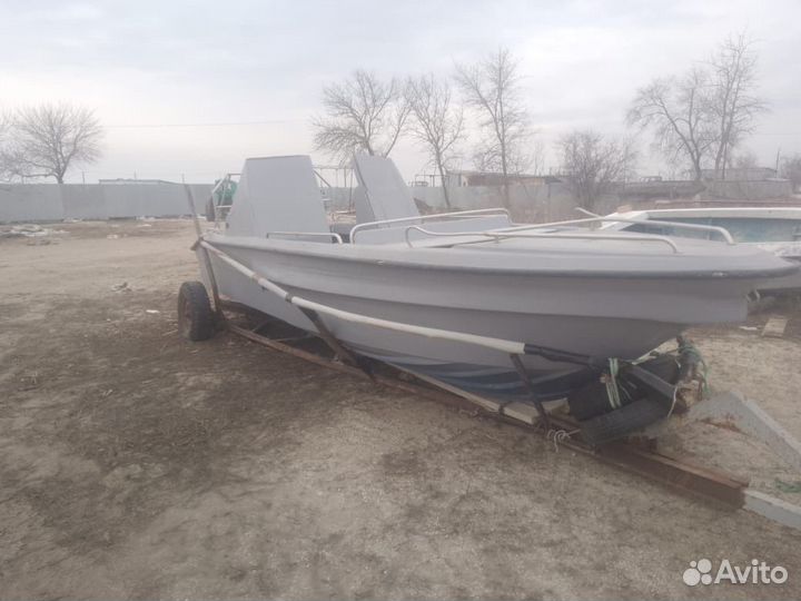 Лодка тунец