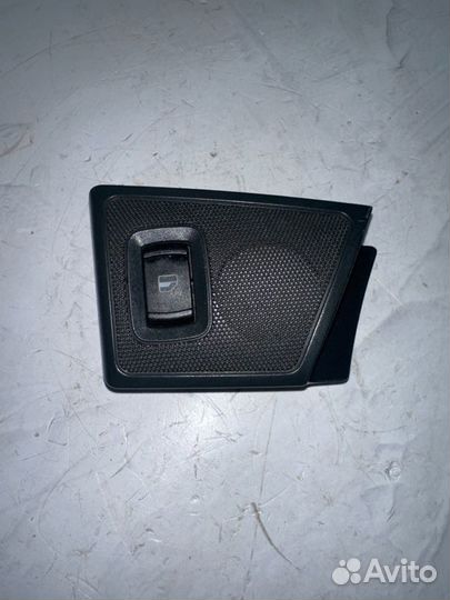 Кнопка стеклоподъемника задняя левая Skoda Octavia