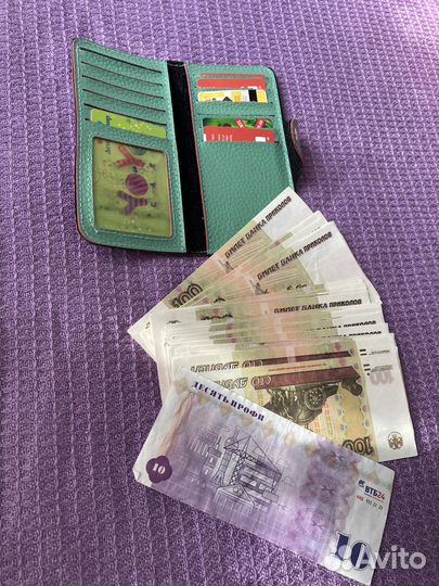Игрушечные деньги в портмоне