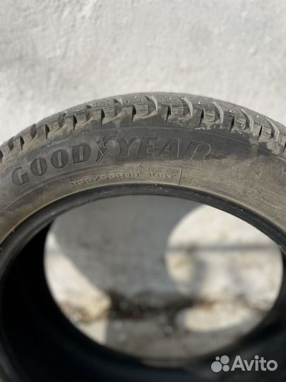 Goodyear UltraGrip 235/55 R19