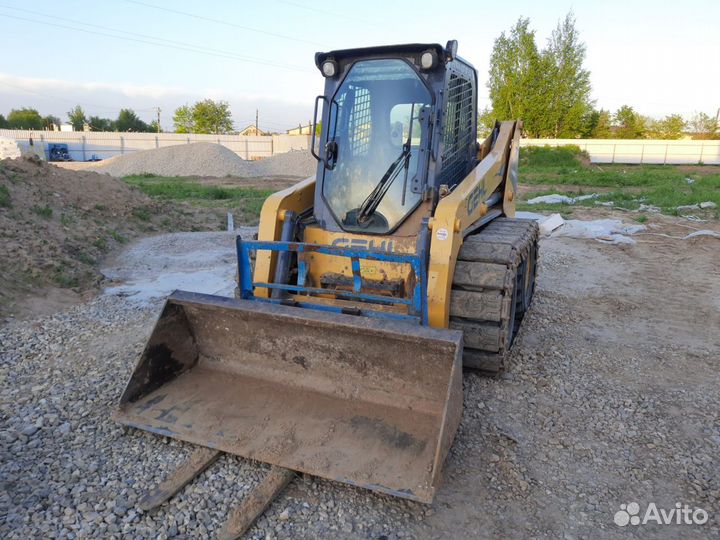 Мини-погрузчик (ямобур, ковш, вилы)