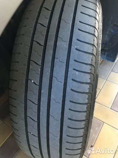 Royal Black Royal Performance 235/60 R18