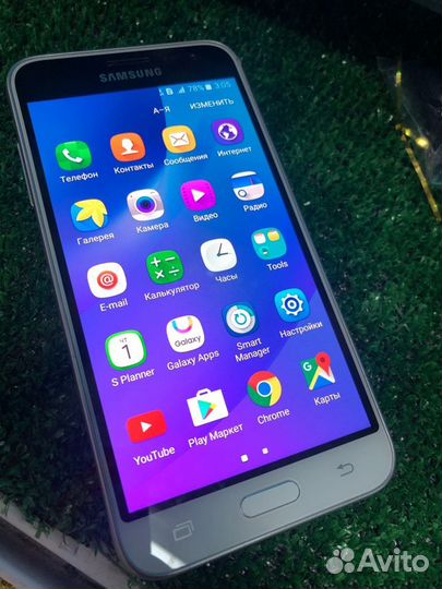 Смартфон Samsung Galaxy J3 (2016)