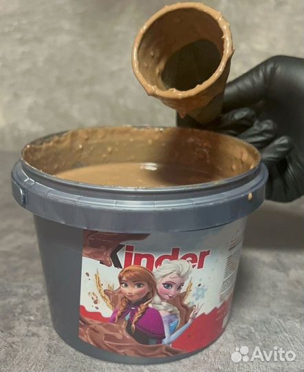 Шоколад и пасты Kinder Nutella в контейнерах