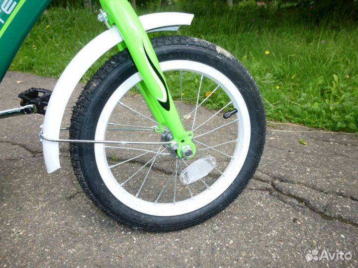 Детский четырëхколëсный велосипед