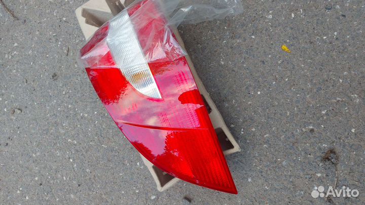 Фонарь задний Scoda superb 2010