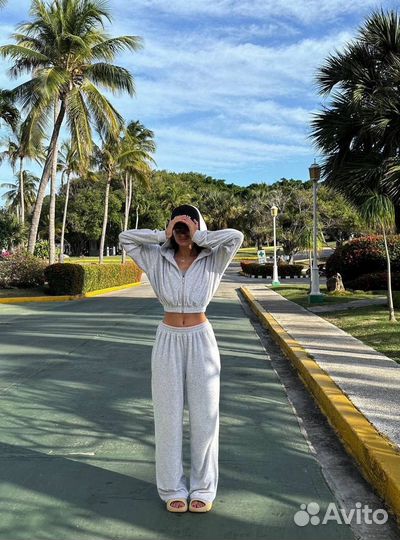 Костюм женский спортивный