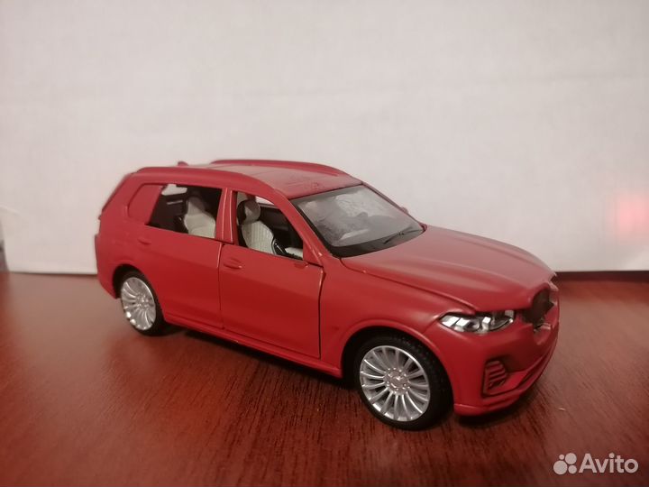 Модель бмв х7 в масштабе 1/32 читайте описание