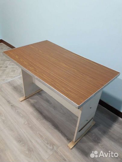 Стол 1м/0,6м. 0.7 высота