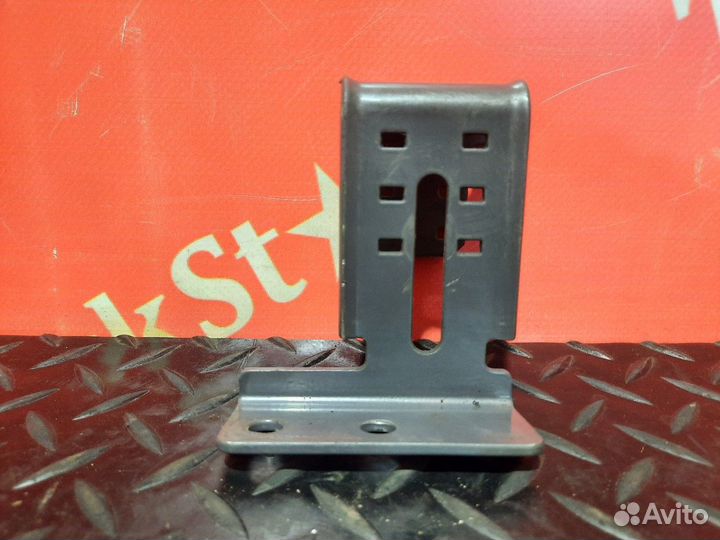 Кронштейн тормозных трубок