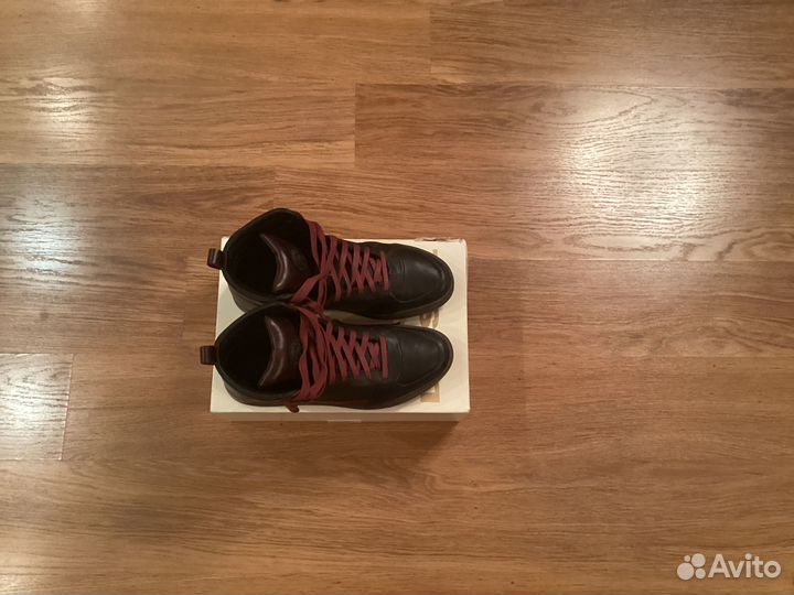 Продам мужские кроссовки