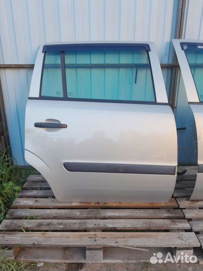 Задняя правая дверь Опель Зафира Б 2010 г рестайл