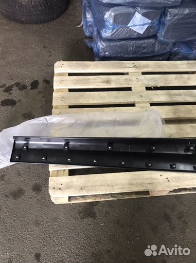 Накладки на двери передняя задняя левые новые Мазд