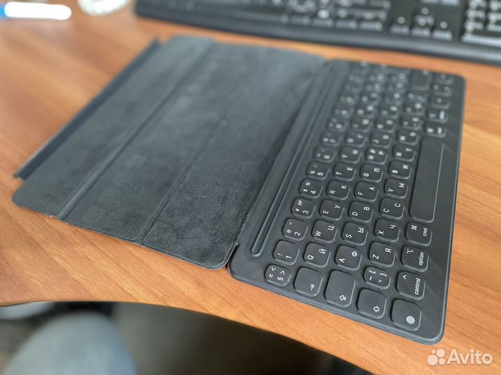 Планшет apple iPad 8 20г. 32гб со Smart keyboard