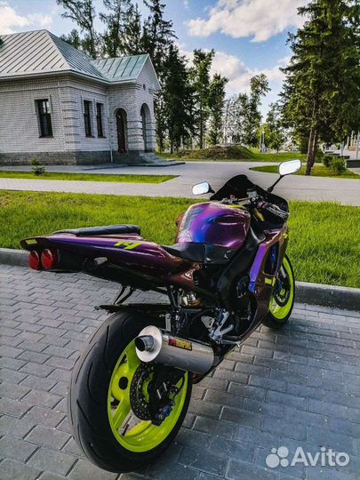 Yamaha R1