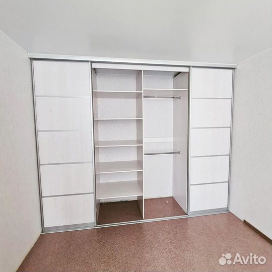 Шкаф-купе с зеркалом