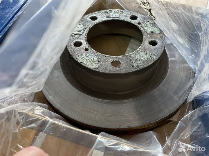 Комплект суппорт тормозной диск Toyota LC200