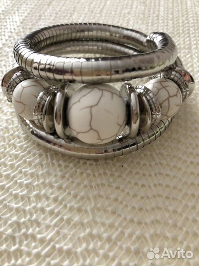 Браслет с камнями