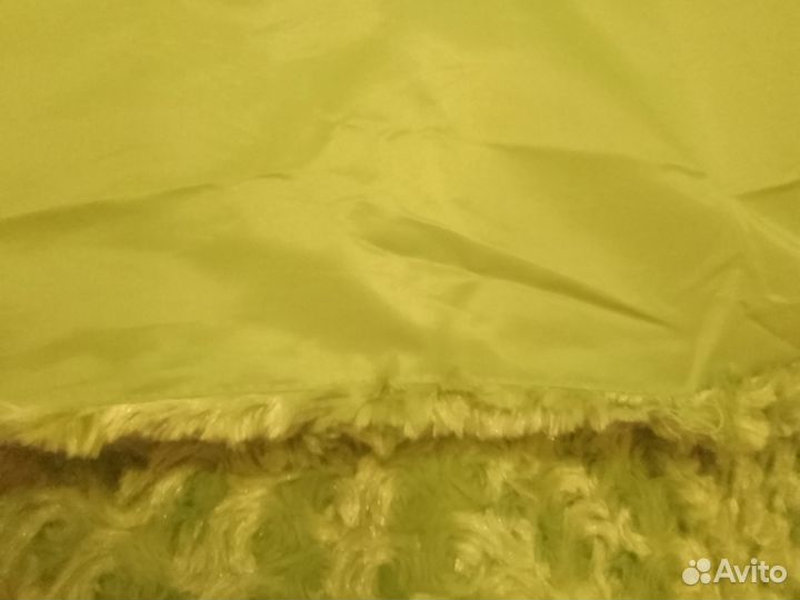 Покрывало новое цвета молодой зелени