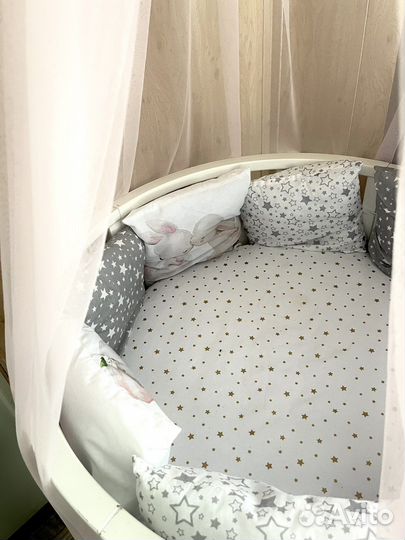 Детская кроватка с маятником круглая