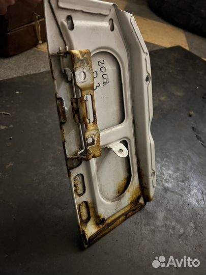 Крышка бензобака на mercedes sprinter906