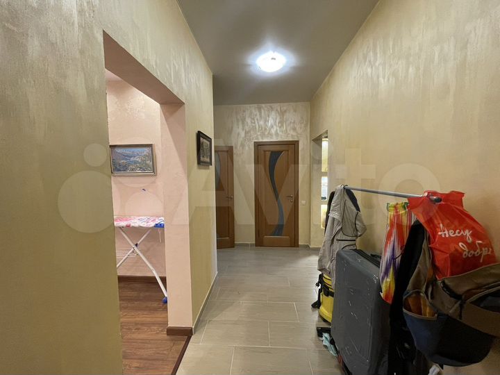 2-к. квартира, 72 м², 8/10 эт.