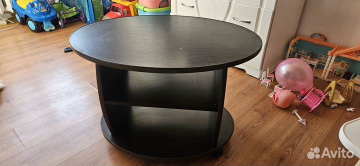 Журнальный столик на колесах