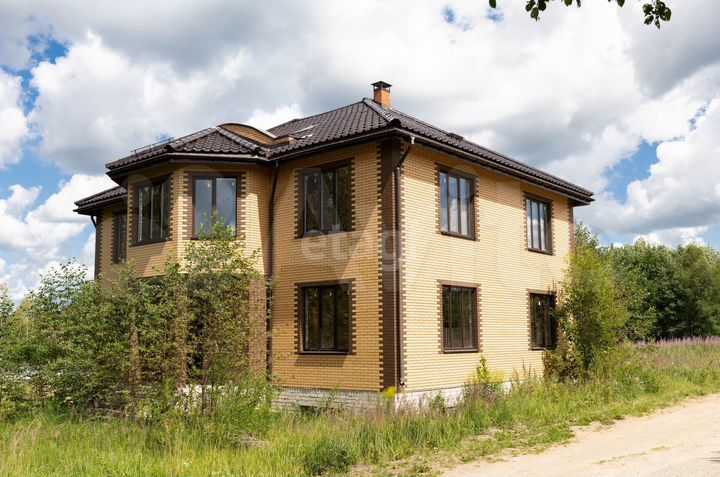 Дом 350 м² на участке 15 сот.