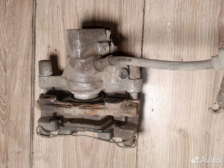 Суппорт задний левый Ford Focus 2