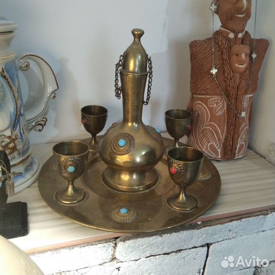 Поднос с кувшинчиком и фужерами