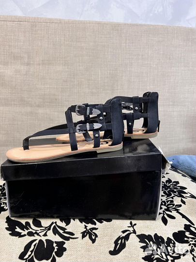 Сандалии guess