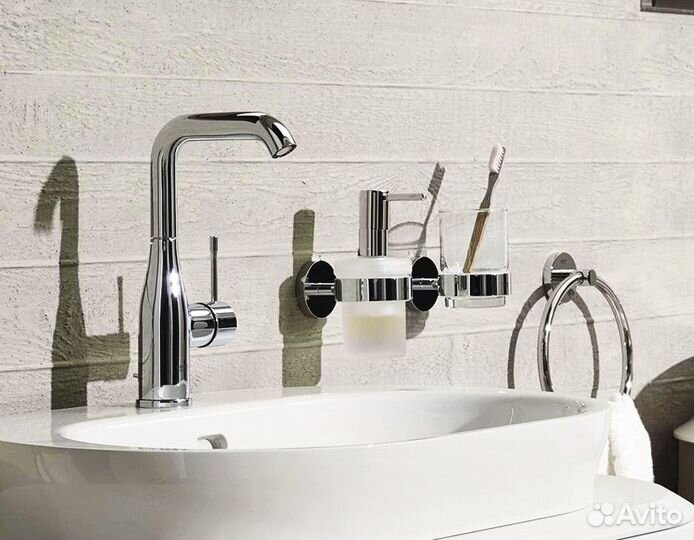 Смеситель для раковины Grohe Essence New 32628001