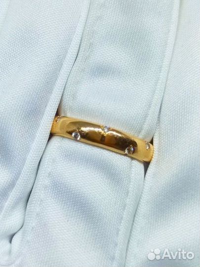 Кольцо с природным камнем Золото