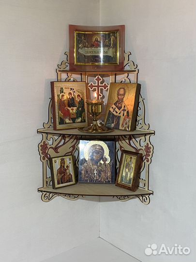 Полка для икон.(угловая)
