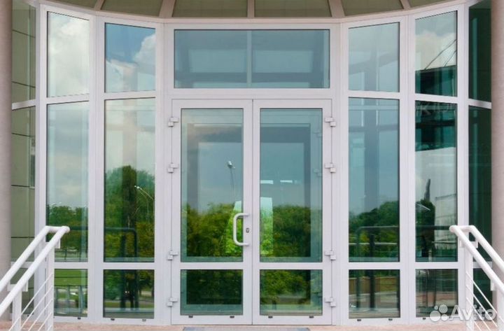 Дверь пластиковая / входная группа