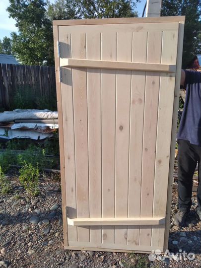 Дверь входная деревянная