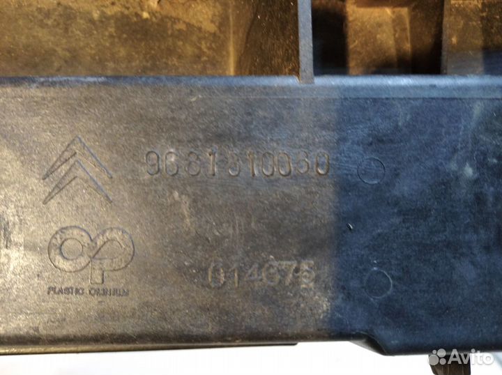 Кронштейн переднего бампера Citroen c3 Picasso 200