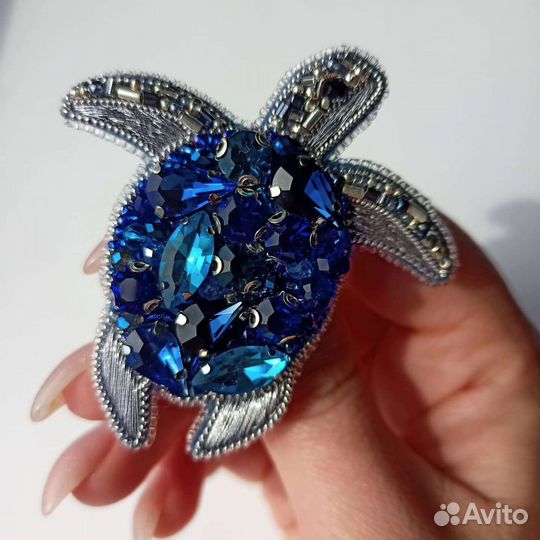 Брошь из бисера