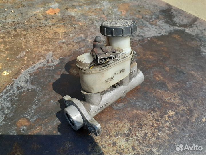 Главный тормозной цилиндр Almera N16