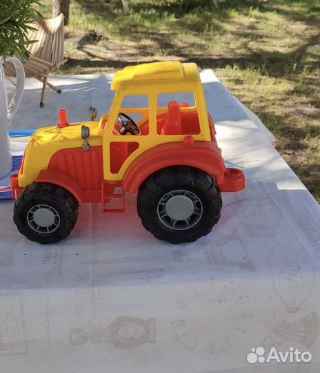 Детский трактор с прицепом