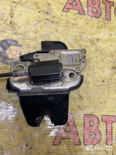 Замок багажника Nissan Fuga Y50 VQ35DE 2006