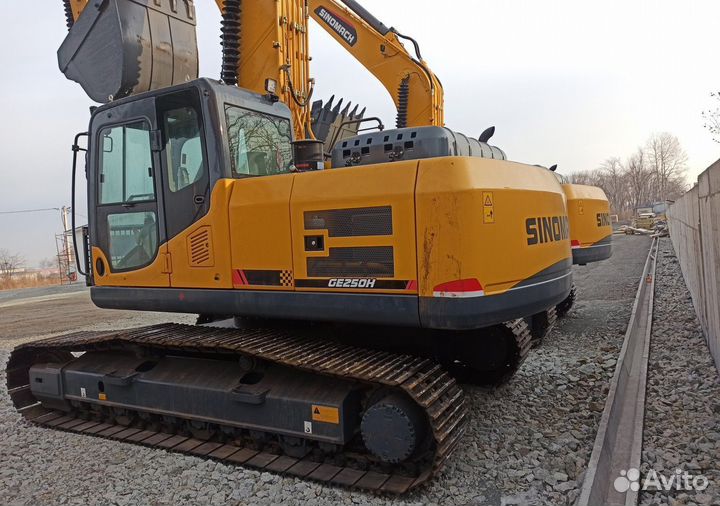 Гусеничный экскаватор SINOMACH GE250H, 2024