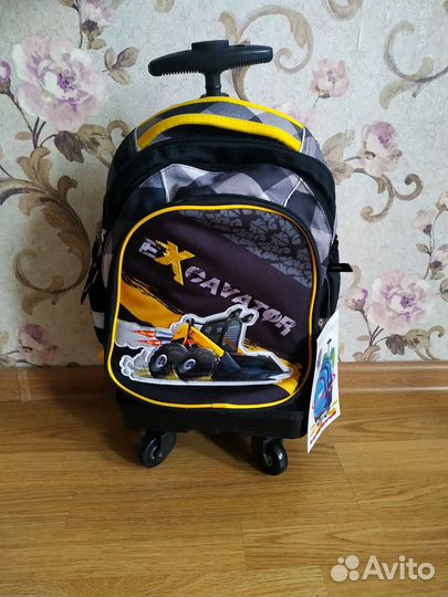 Рюкзак для мальчика на колесиках