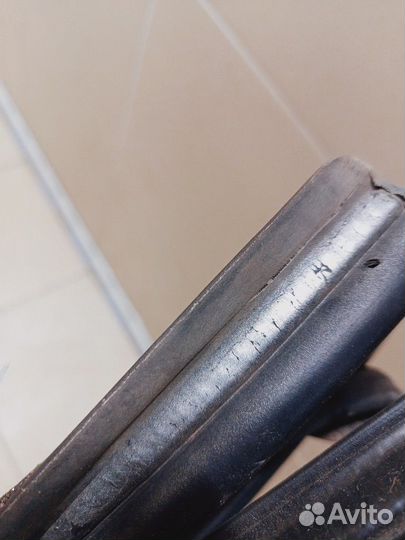 Уплотнитель багажника Avensis II 2003-2008