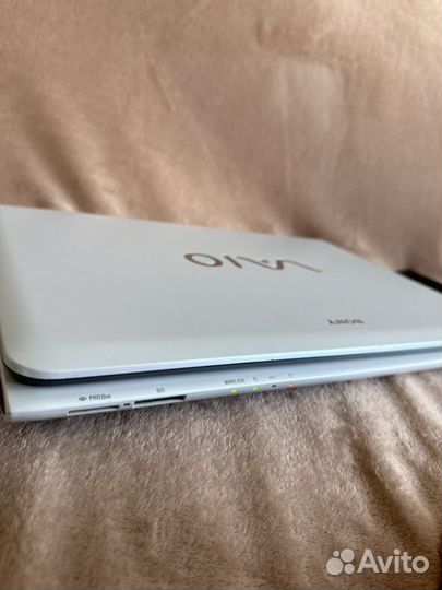 Ноутбук sony vaio 17.3 огромный белый