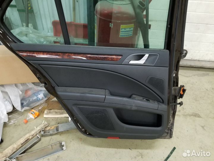 Обшивка задней левой двери Skoda Superb 2