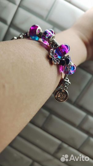 Браслет из шармов
